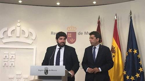 El presidente murciano, Fernando López Miras, y presidente de la Diputación de Alicante, Carlos Mazón.