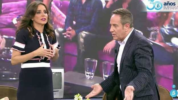 Carmen Alcayde junto a Víctor Sandoval en Telecinco.