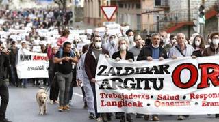 Zaldíbar, mes 1: los vecinos se rebelan y salen hartos a la calle contra PNV y PSOE