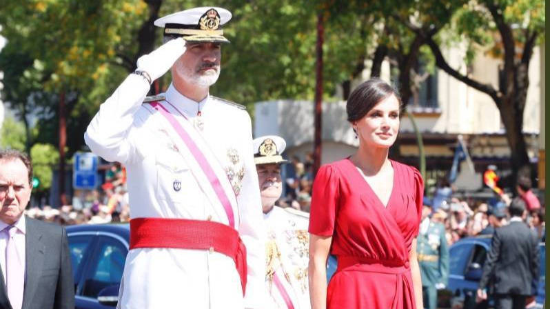 El Rey Felipe, con la Reina, el pasado 12-O