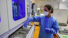 Sanidad interviene los laboratorios privados e insinúa que no están colaborando