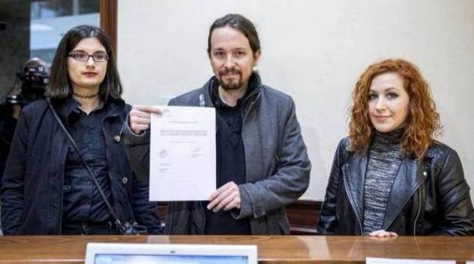 Iglesias, en marzo de 2017, registrando una iniciativa para despenalizar los delitos contra la libertad de expresión.