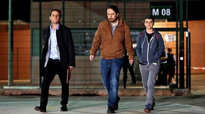 Iglesias abandona la cárcel de Lledoners tras reunirse allí con Oriol Junqueras.
