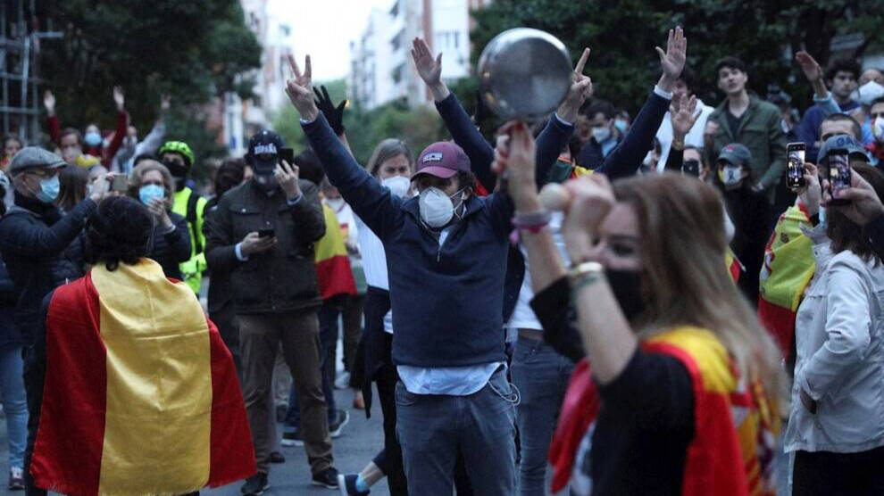 Las cacerolas contra el Gobierno en pleno centro de Madrid.