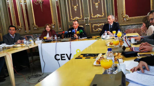 reunión patronal valenciana CEV