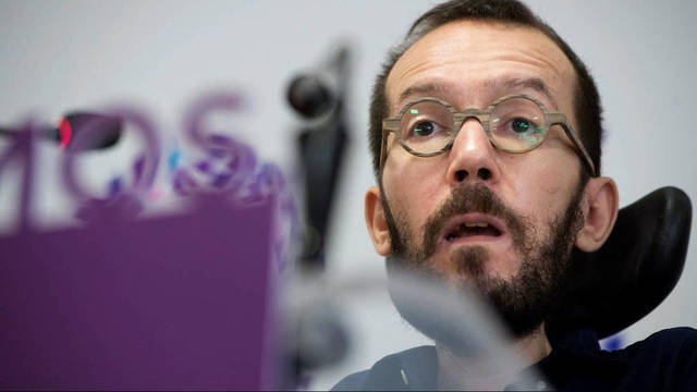 El portavoz de Podemos, Pablo Echenique, ya señala a periodistas