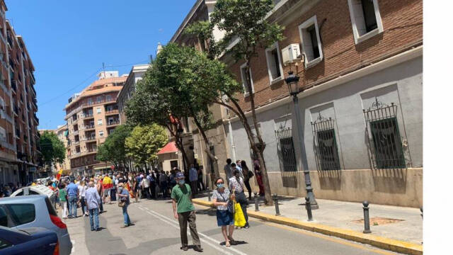 Concentración en Valencia frente al cuartel de Patraix