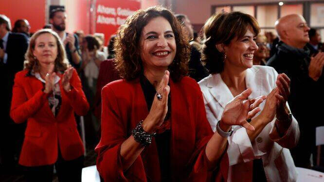 María Jesús Montero y Dolores Delgado en un acto del PSOE. 