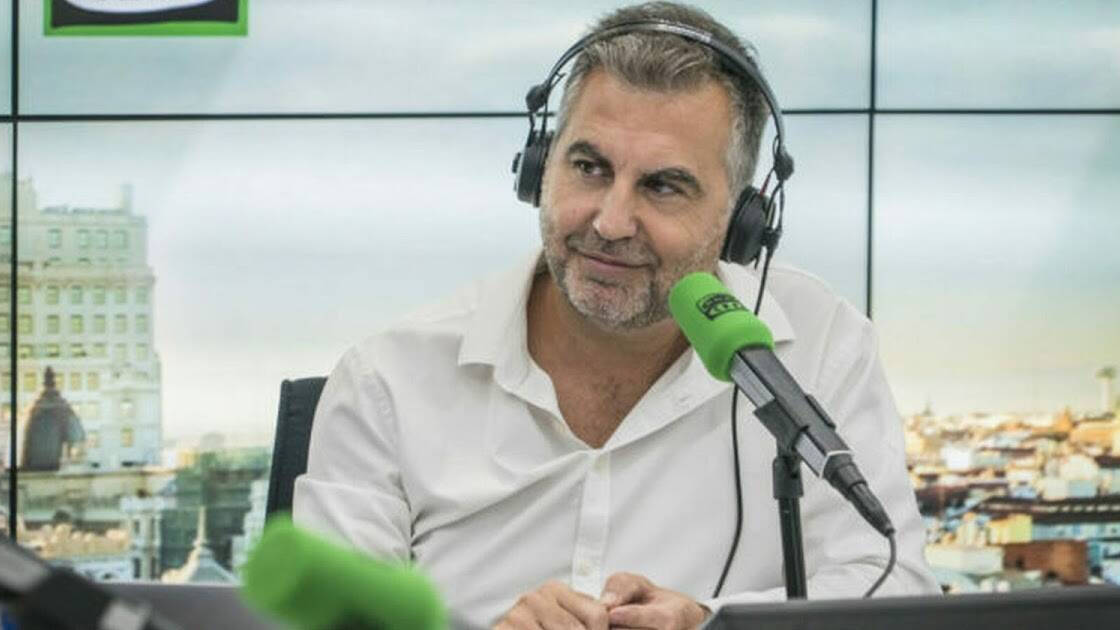 Carlos Alsina ironiza con la omnipresencia televisiva de Sánchez.