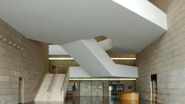Hall del Instituto Valenciano de Arte Moderno.