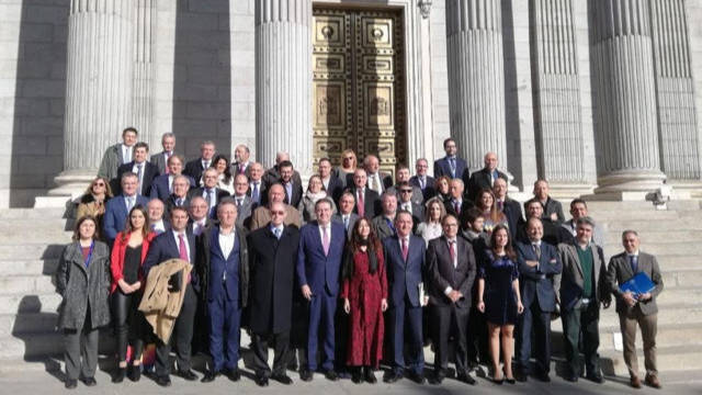 Juristes Valencians con diputados de diferentes grupos en  el Congreso.