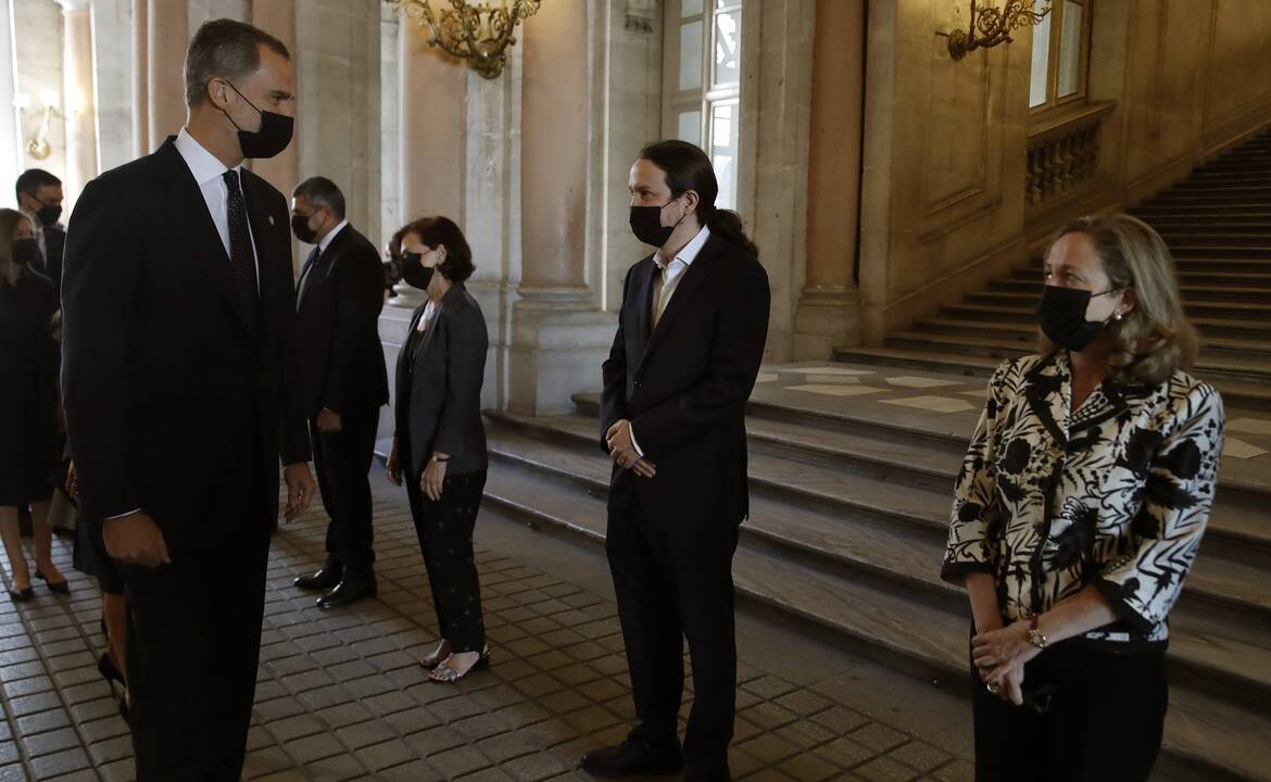 Pablo Iglesias cruza su mirada con el Rey, este jueves en el homenaje a las víctimas.