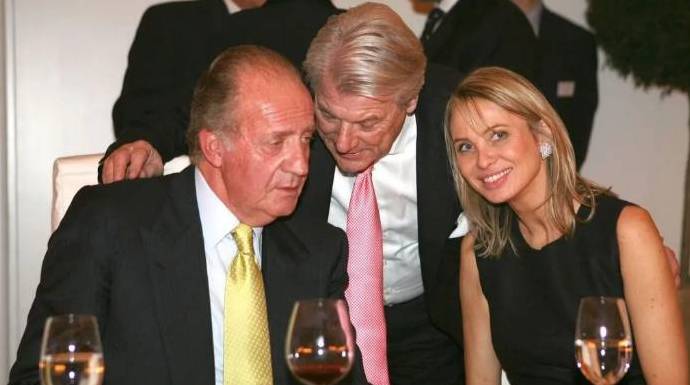 El Rey Juan Carlos con Corinna, en uno de los actos públicos en los que coincidieron.
