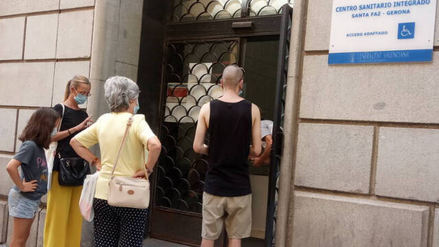 Los centros de salud de Alicante están saturados por la falta de coordinación de la Consellería