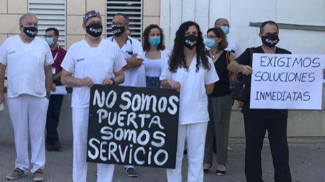 Protesta de los médicos de Urgencias del Hospital de La Ribera