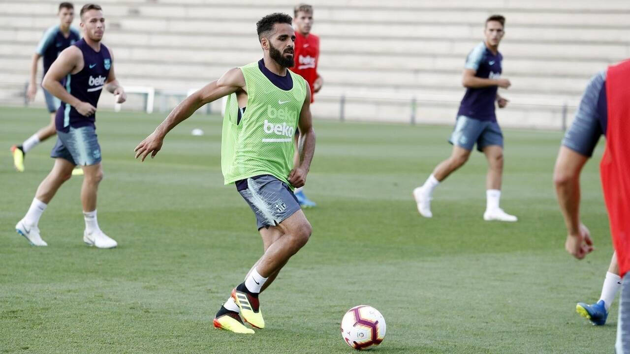 El brasileño Douglas, en un entrenamiento con el FC Barcelona. 