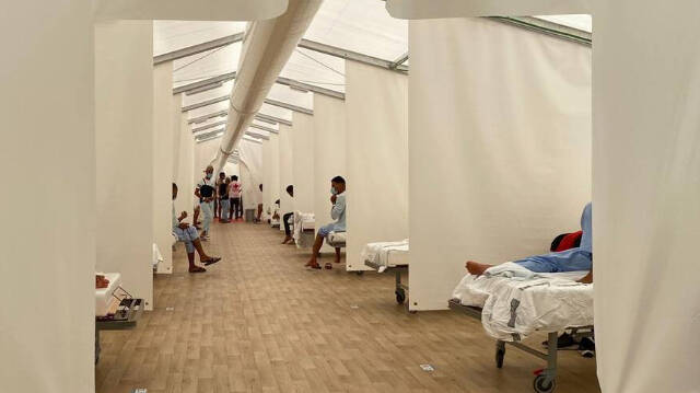 Los policías afirman que las instalacionaes "no cumplen con las medidas mínimas de seguridad, higiene y habitabilidad"/FOTO del interior del Hospital de Campaña de Alicante
