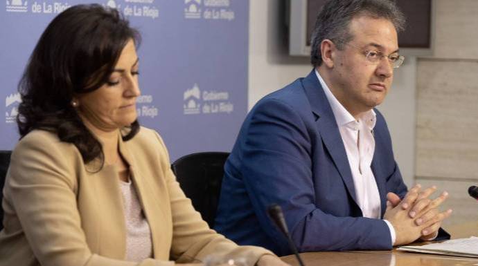 La presidenta de La Rioja, Concha Andreu, y su consejero de Educación, pillado en renuncio.