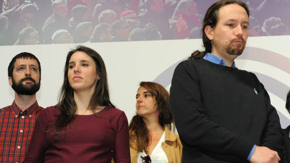 Pablo Iglesias, junto a Irene Montero y Juanma del Olmo durante la campaña electoral
