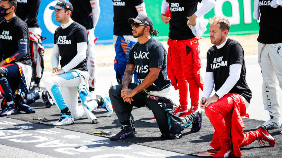 Lewis Hamilton, junto a Vettel, en los prolegómenos del GP de España de Fórmula 1. 