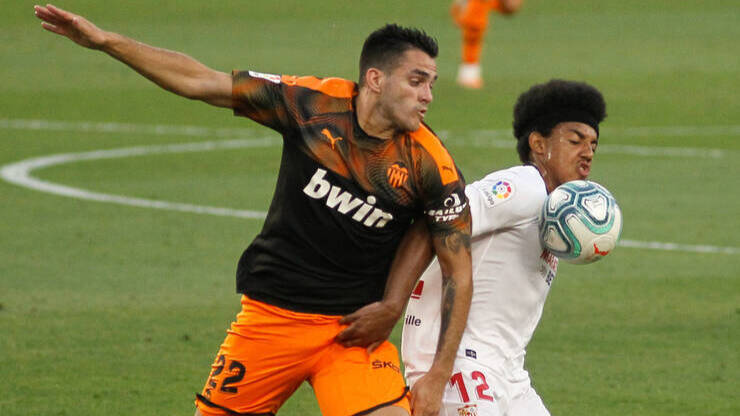 Maxi Gómez, delantero del Valencia, podría llegar al nuevo Barça de Koeman. 