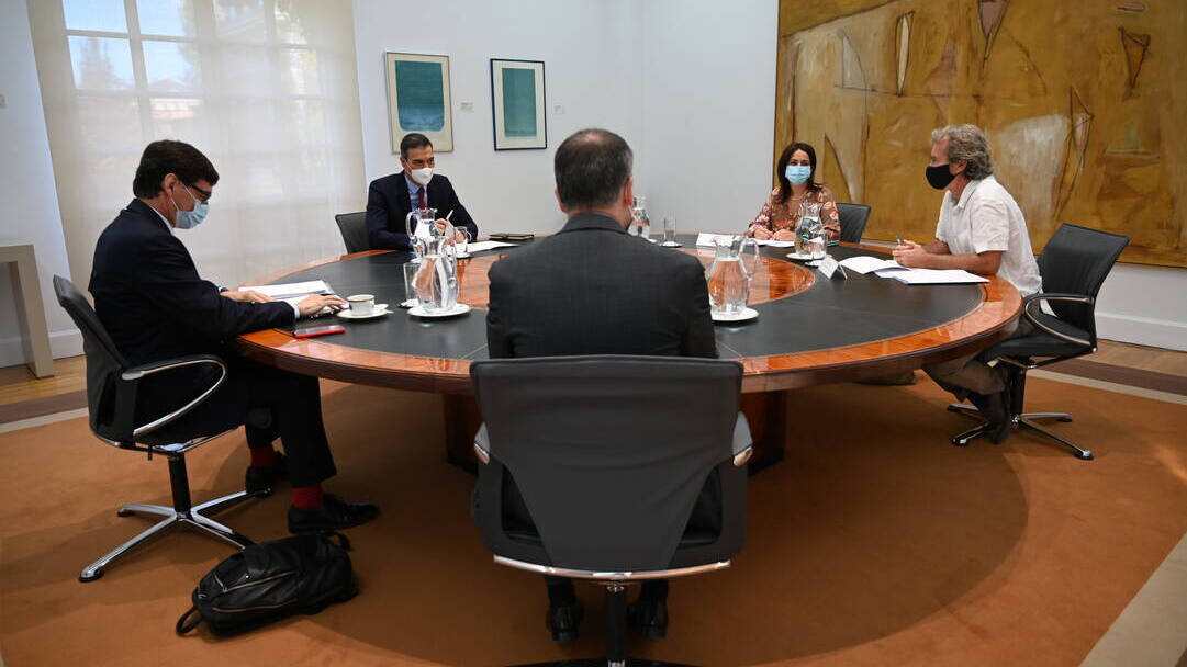 El presidente reunido con el comité de seguimiento del coronavirus.