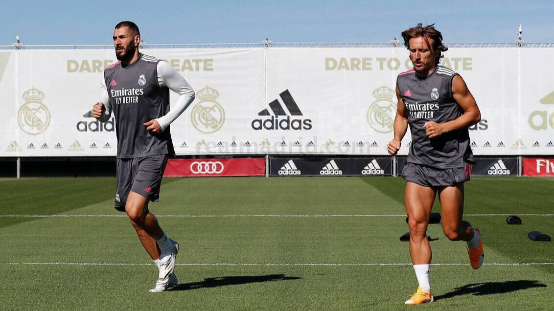 Benzema y Modric, en el primer entrenamiento de pretemporada del Real Madrid. 