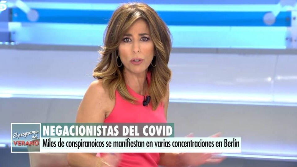 Ana Terradillos presentando "El programa del verano" en Telecinco