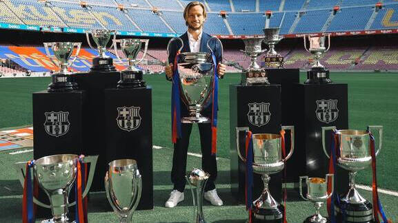 La despedida de Rakitic con los 13 títulos que ha ganado en el Barça.