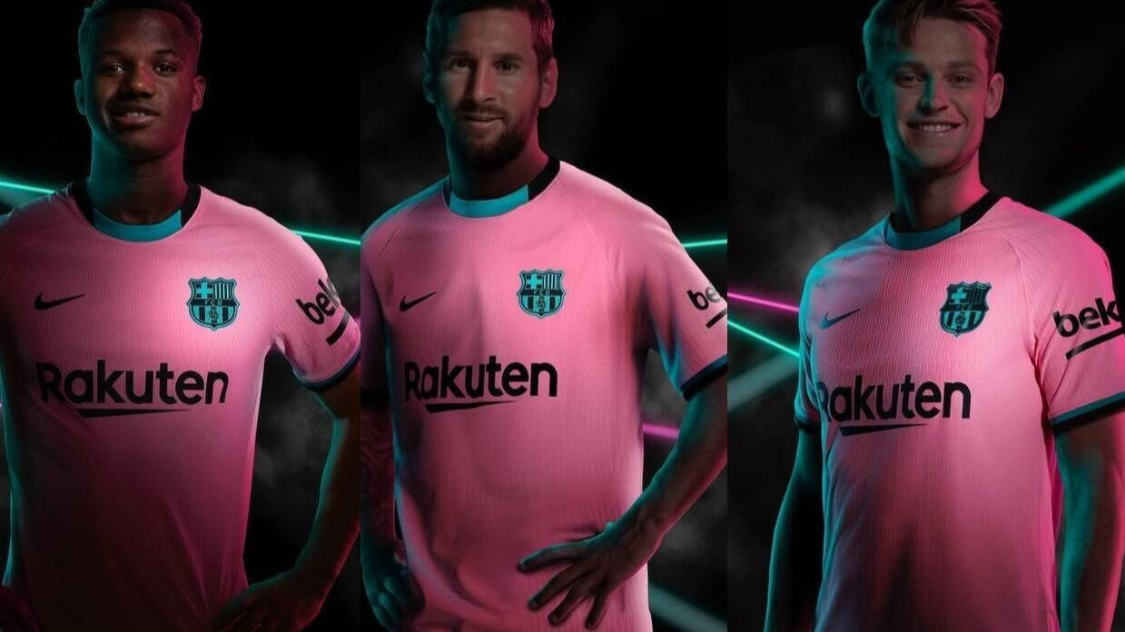Leo Messi, con la tercera camiseta del Barça, en compañía de Ansu Fati y De Jong. 