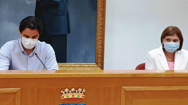 El alcalde de Torrevieja, Eduardo Dolón, y la presidenta del PPCV, Issabel Bonig, en la reunión mantenida esta mañana