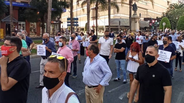 Imágen de la manifestación de los empresarios de ocio nocturno celebrada este lunes en Alicante