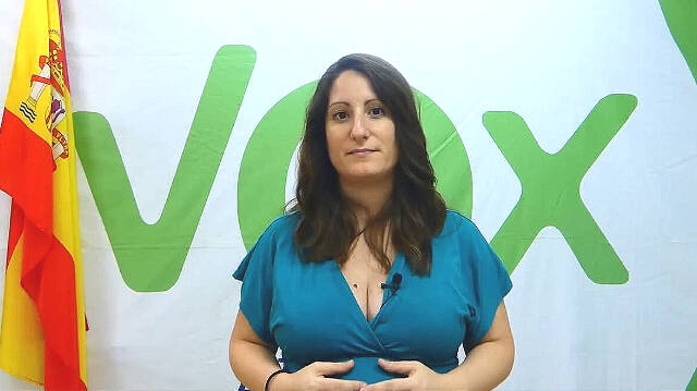 La candidata a presidir Vox en la provincia, Ana Vega, alerta de que el ataque de algunos medios, a ella y al propio Santiago Abascal, persiguen desestabilizar el partido