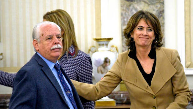 Dolores Delgado saluda al teniente fiscal del Supremo, Luis Navajas