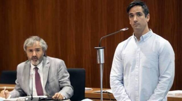 Rodrigo Lanza, el antisistema "disfrazado" durante el juicio por el asesinato de Victor Laínez.