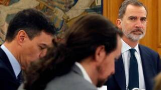 El Gobierno de Sánchez lanza un ataque sin precedentes contra el Jefe del Estado