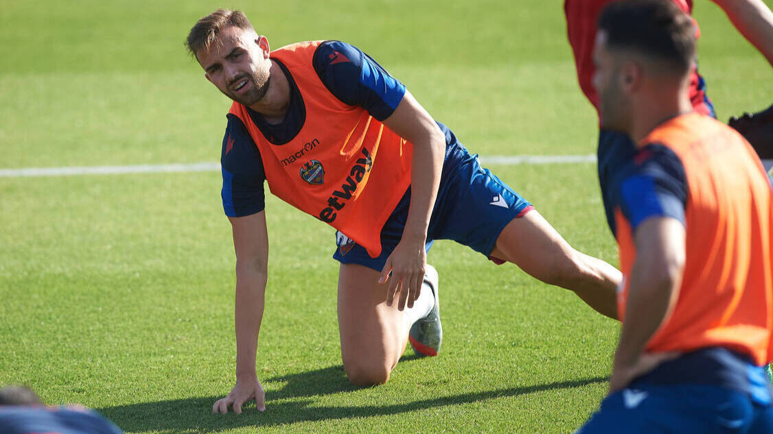 Borja Mayoral, en un entrenamiento con su anterior equipo, el Levante, durante la semana pasada.
