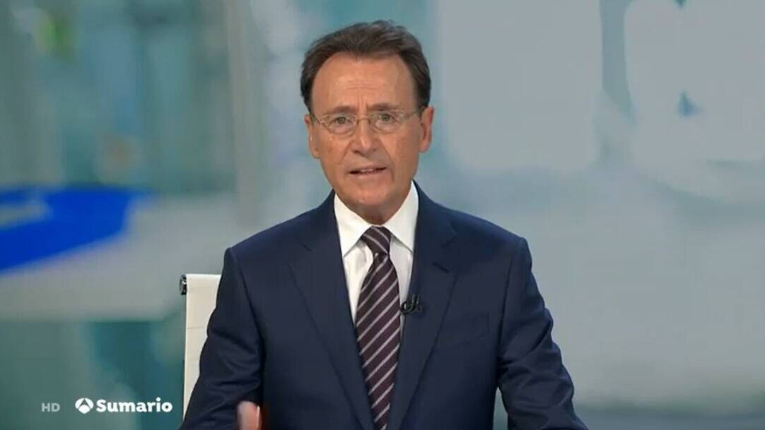 Matías Prats presentando Antena 3 Noticias