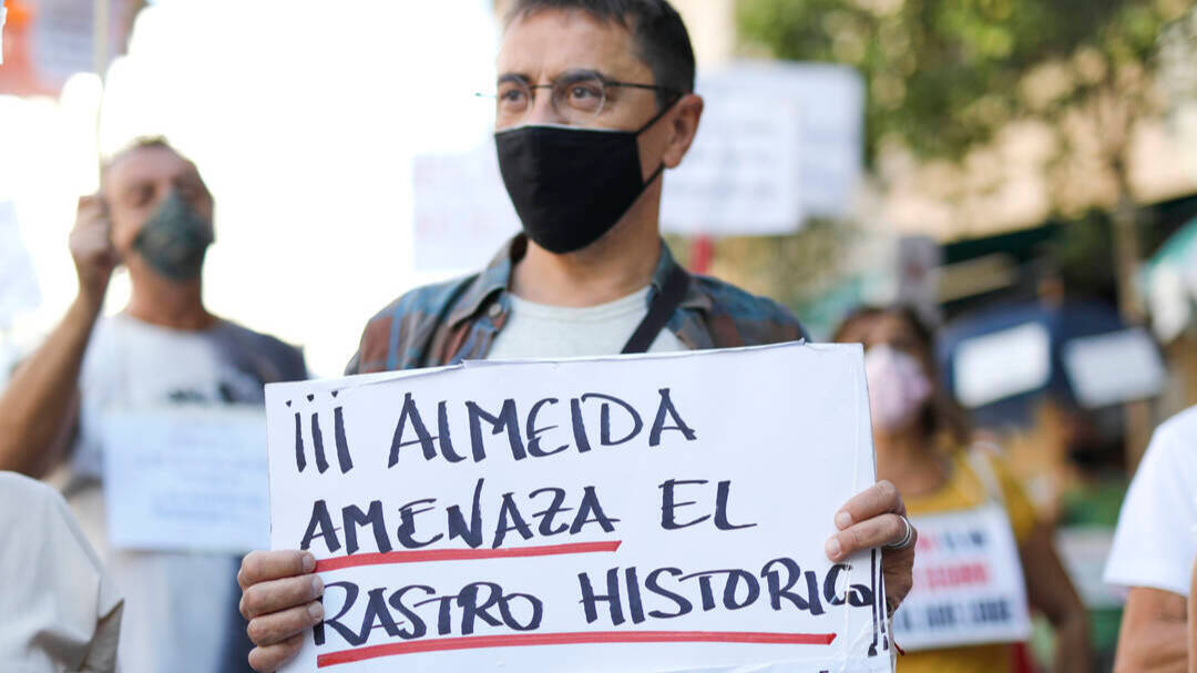 Juan Carlos Monedero en una manifestación contra Almeida en Madrid