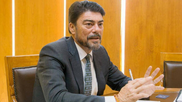 El alcalde de Alicante, Luis Barcala, cree que "el Gobierno ha hecho perder a los municipios un tiempo vital"