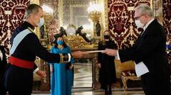 Zarzuela aleja al Rey de la trifulca política y mantiene abierta su 