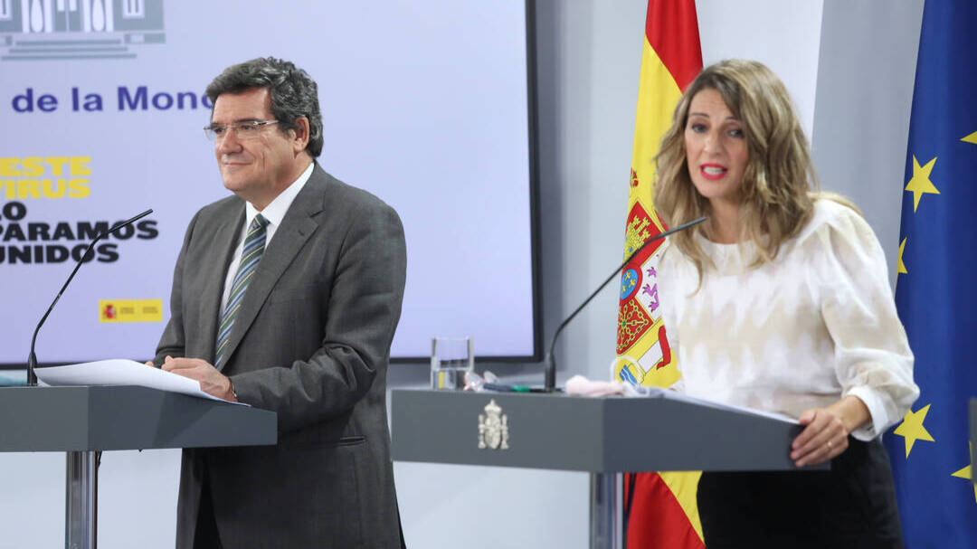 El ministro de Seguridad Social y Migraciones, José Luis Escrivá, y la ministra Trabajo, Yolanda Díaz