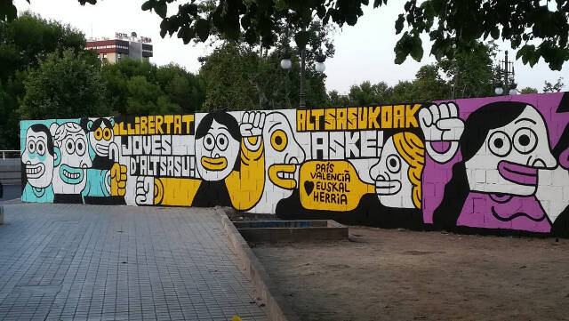 Mural en defensa de los proetarras de Alsasua