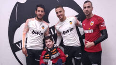 Una peña del Valencia CF se vuelca en ayudar a un niño enfermo