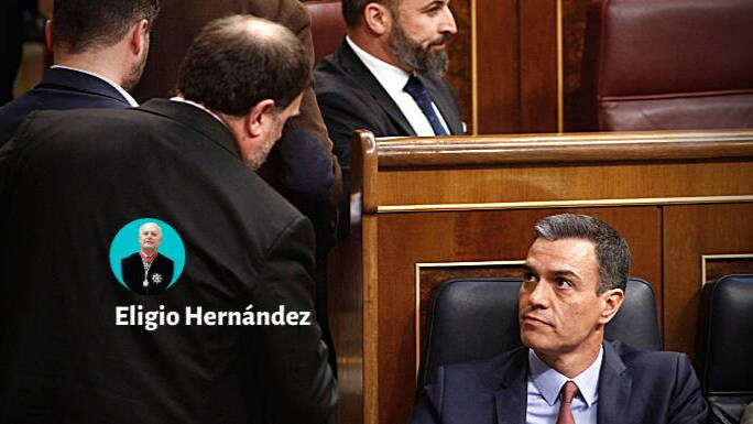Oriol Junqueras y Pedro Sánchez, saludándose en el Congreso en 2019