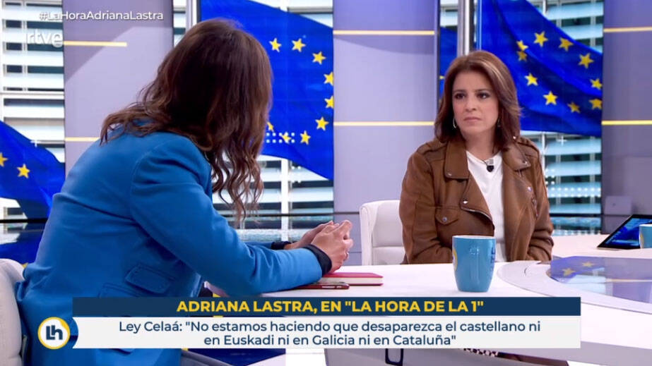 Leire Pajín preguntando a Adriana Lastra.