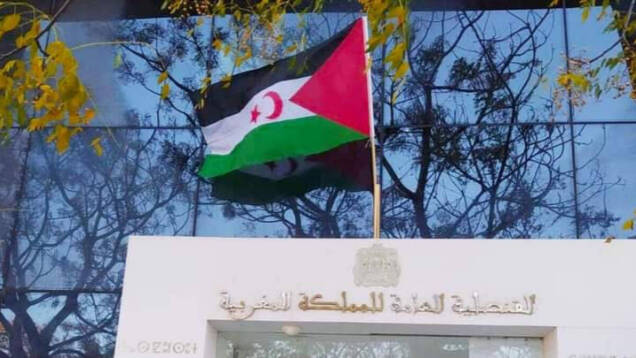 Bandera saharaui en el consulado de Marruecos de Valencia