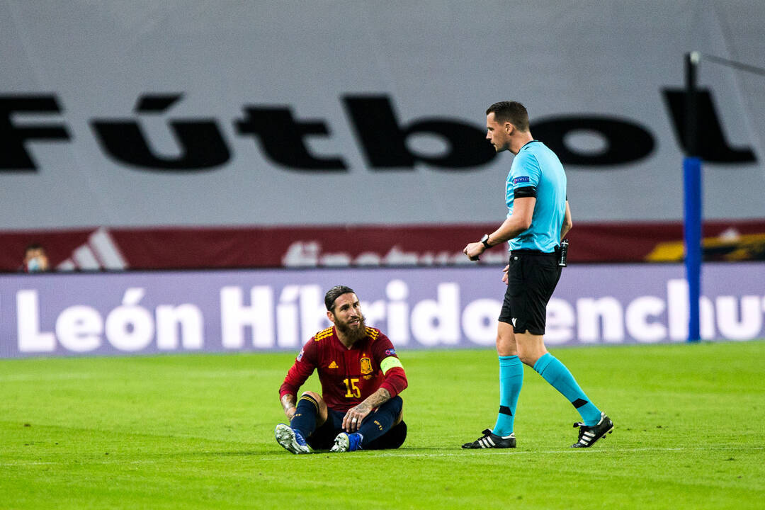 Sergio Ramos, en el momento de lesionarse en el partido ante Alemania. 