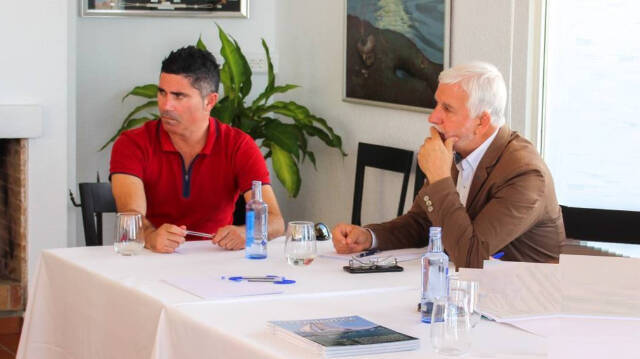 El alcalde de Altea, Jaume Llinares (derecha) y el concejal de Urbanismo, José Orozco, ambos de la coalición nacionalista Compromís