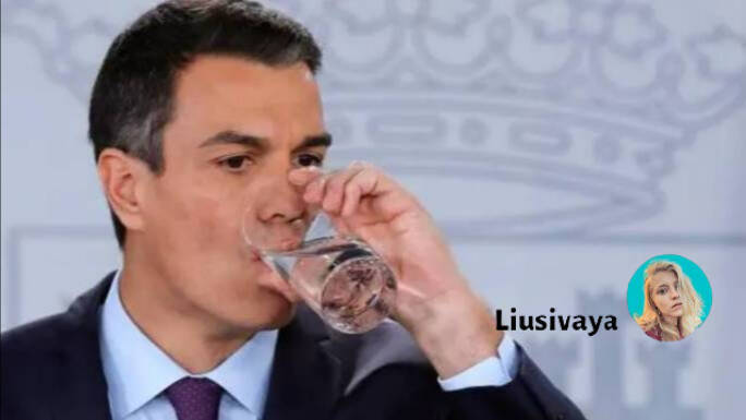 Pedro Sánchez bebe agua en Moncloa.